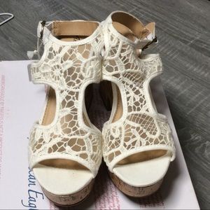 BRAND NEW American Eagle cream Lace sandals summer